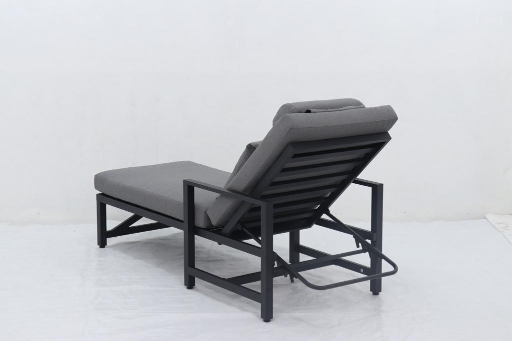 Sunlounge Pro: Black Aluminium Executive Edition