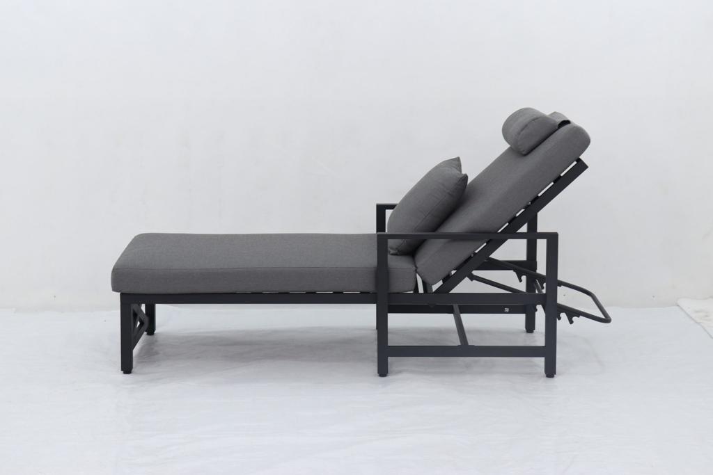 Sunlounge Pro: Black Aluminium Executive Edition