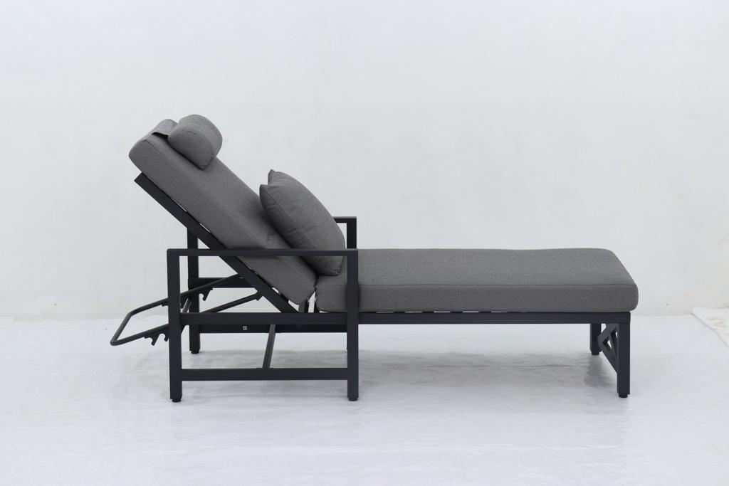 Sunlounge Pro: Black Aluminium Executive Edition