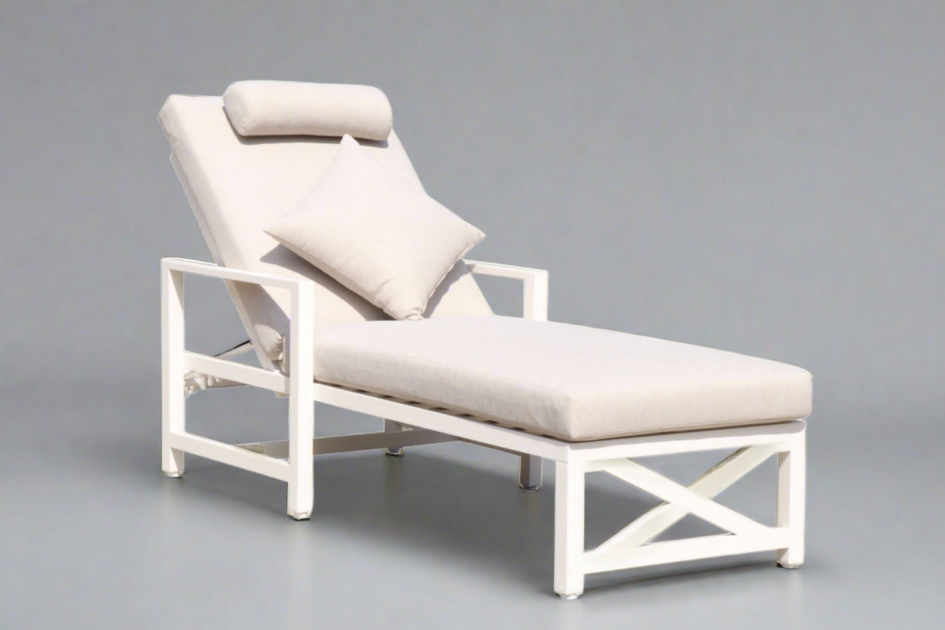 Sunlounge Pro: White Aluminium Executive Edition