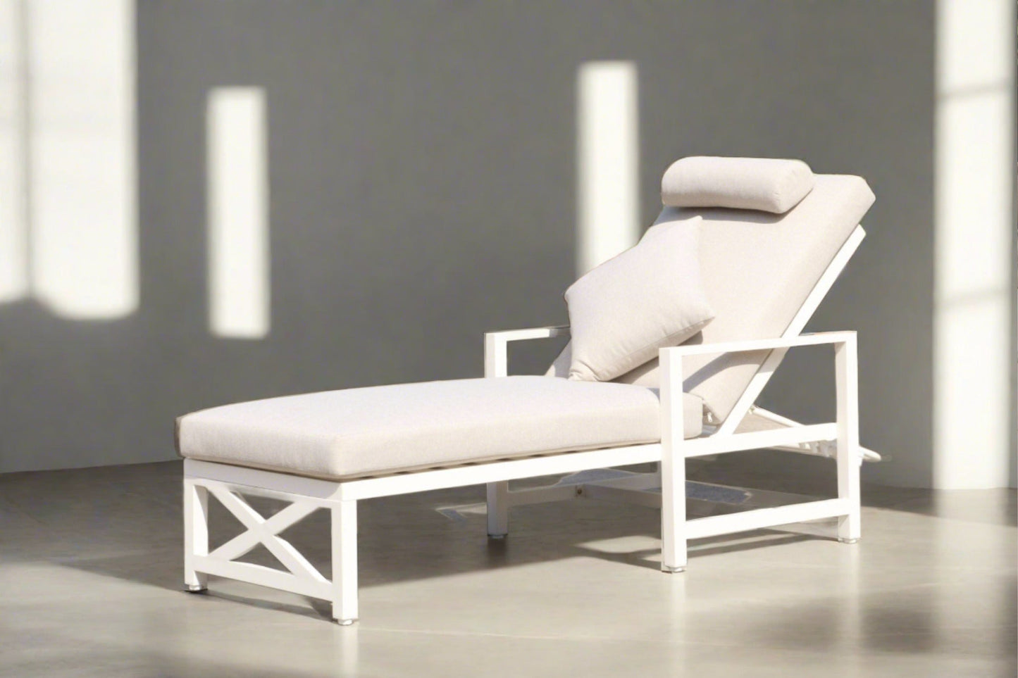 Sunlounge Pro: White Aluminium Executive Edition