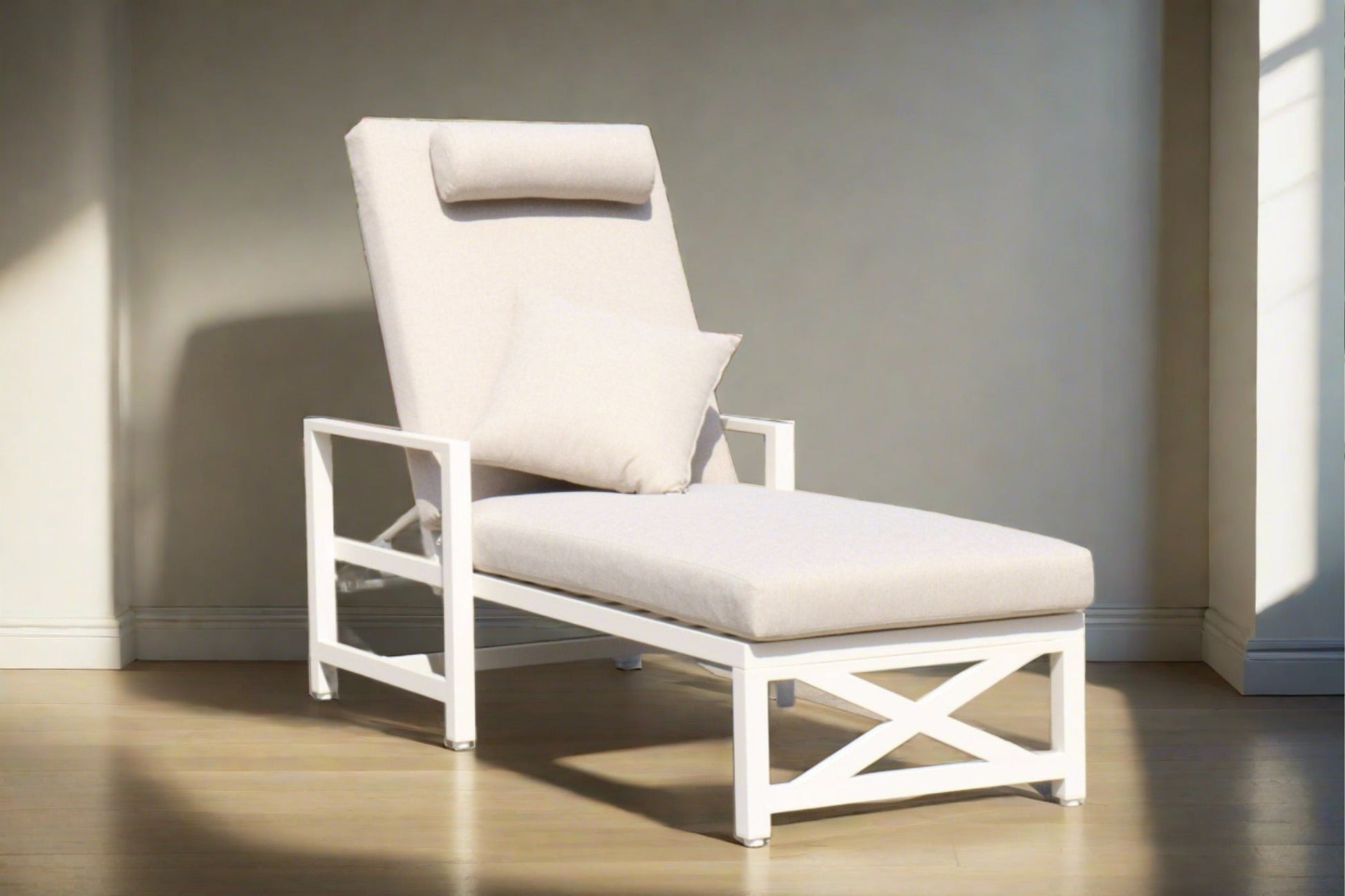 Sunlounge Pro: White Aluminium Executive Edition